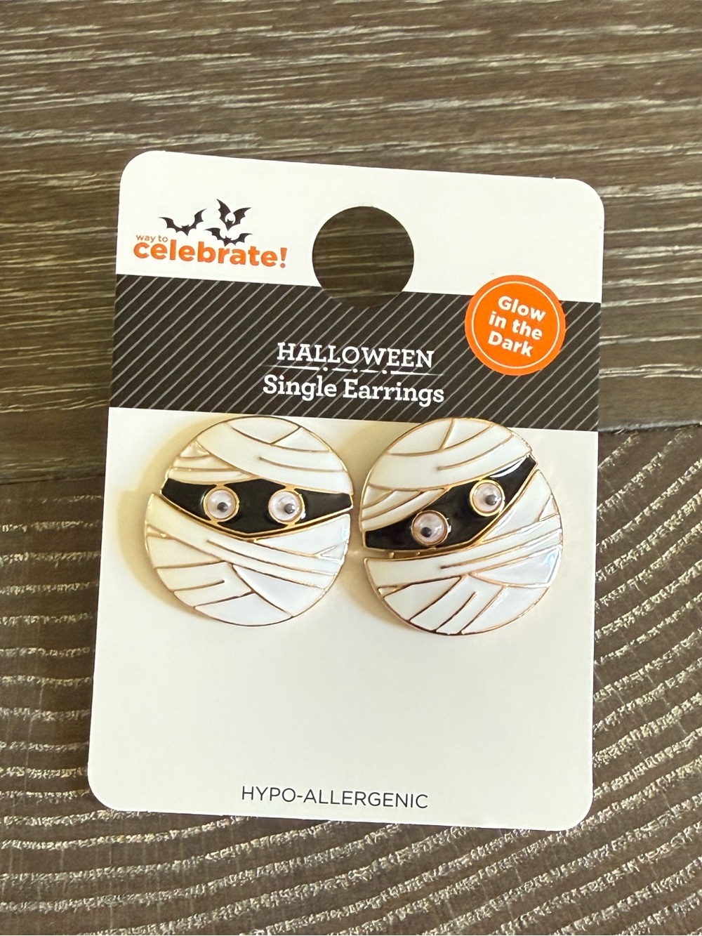 NWT Way to Celebrate it! halloween mummy Earrings